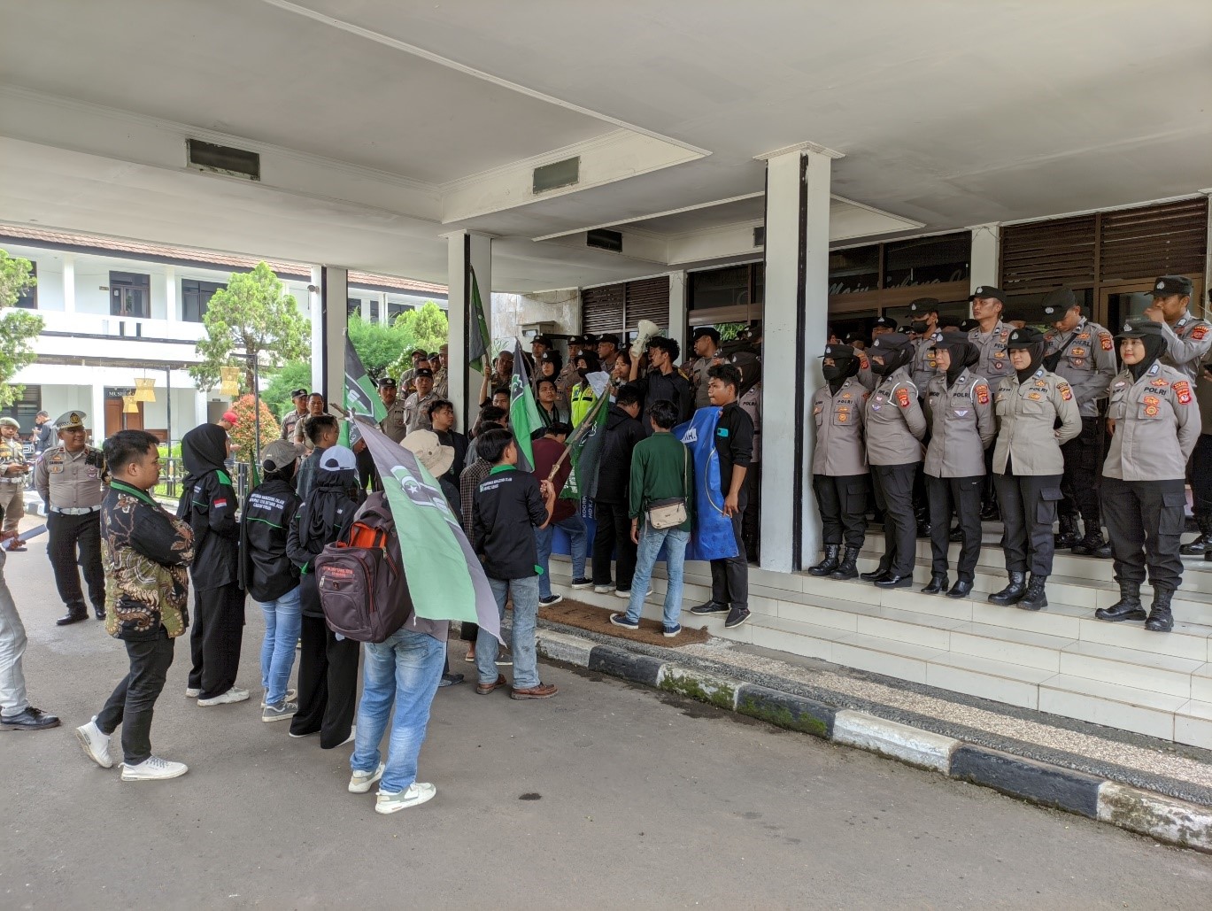 Himpunan Mahasiswa Islam (HMI) Subang Geruduk Gedung DPRD dan Pemda Subang, Tuntut Pj.Bupati Subang untuk Evaluasi dan Benahi Oknum Pejabat Birokrasi Subang