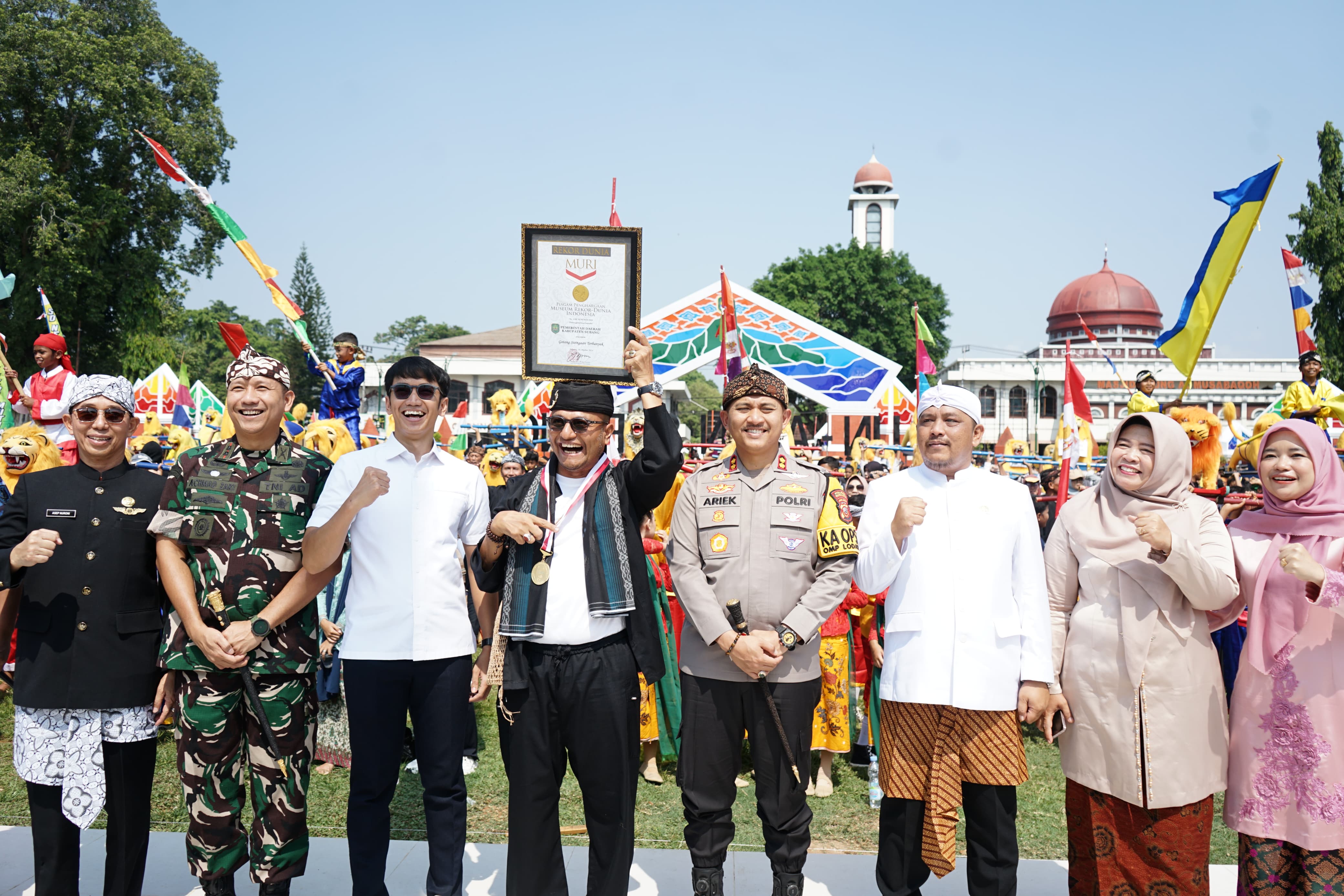 Pecahkan Rekor MURI "Gotong Sisingaan Terbanyak", Ketua DPRD Berikan Apresiasi Kepada Pemerintah Kabupaten Subang